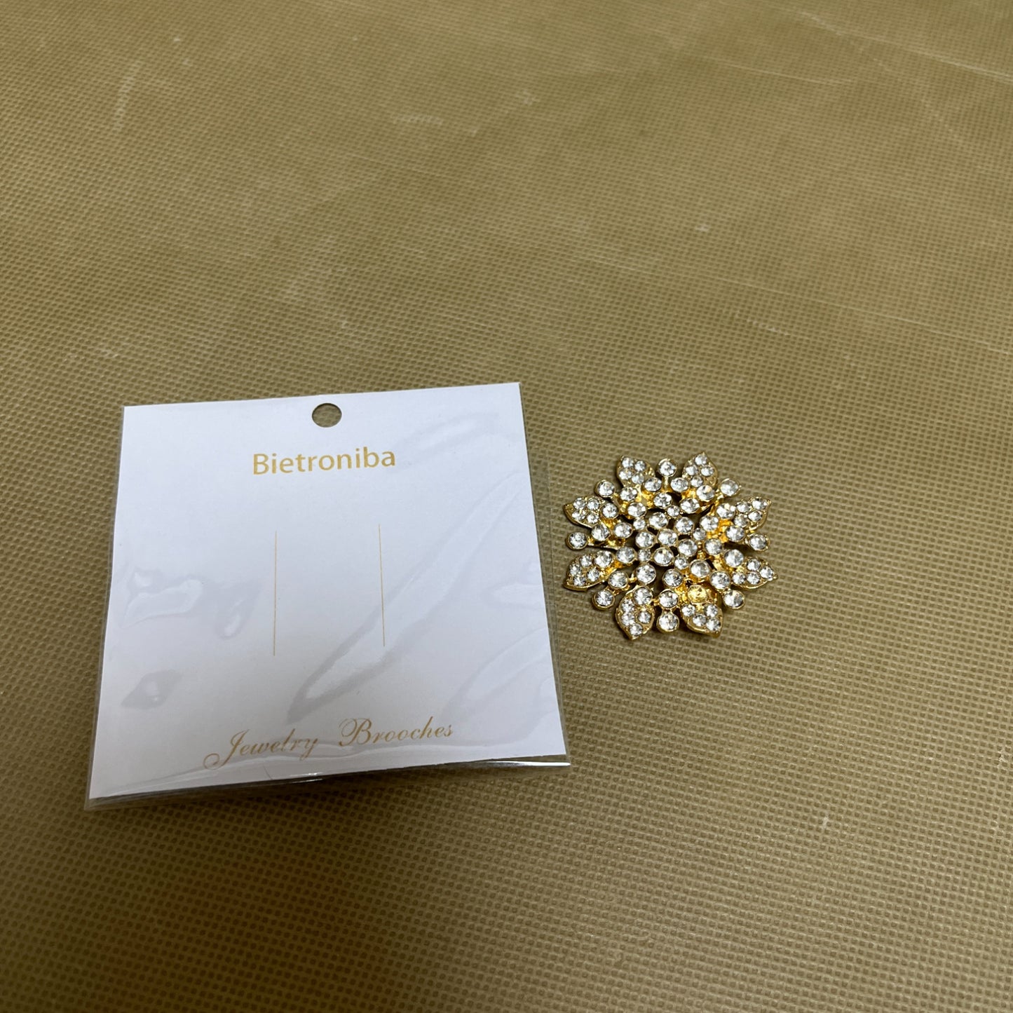 Bietroniba  Jewelry brooches  ,Fashion Jewelry Beautiful Silver Plated Rhinestone Crystal Brooch Pin for Woman