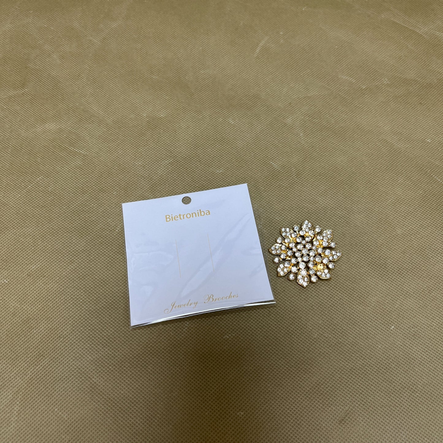 Bietroniba  Jewelry brooches  ,Fashion Jewelry Beautiful Silver Plated Rhinestone Crystal Brooch Pin for Woman