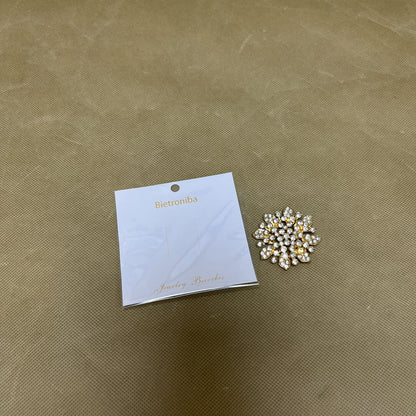 Bietroniba  Jewelry brooches  ,Fashion Jewelry Beautiful Silver Plated Rhinestone Crystal Brooch Pin for Woman