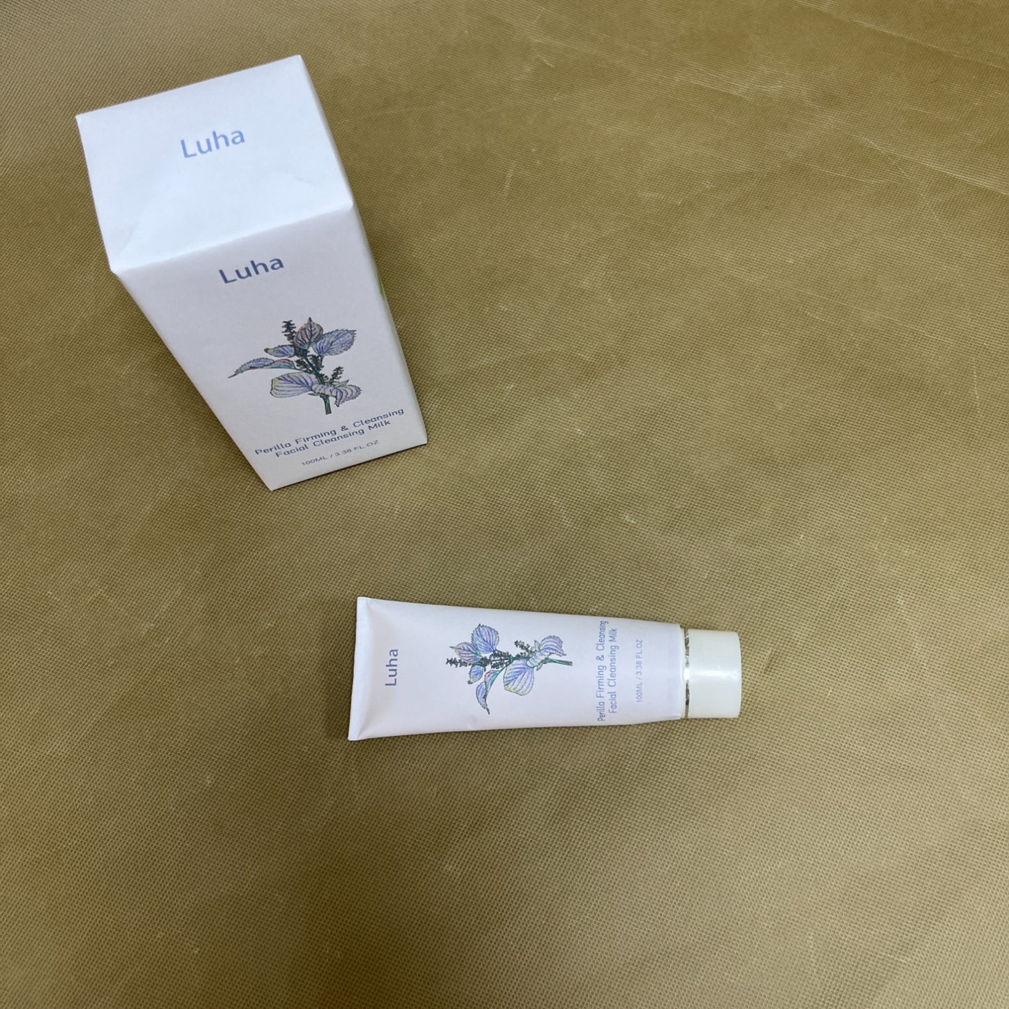 Luha  Facial cleansing milk,Relief Moisture Cleansing Milk, Hydrating Gentle Facial Cleanser for Sensitive Skin