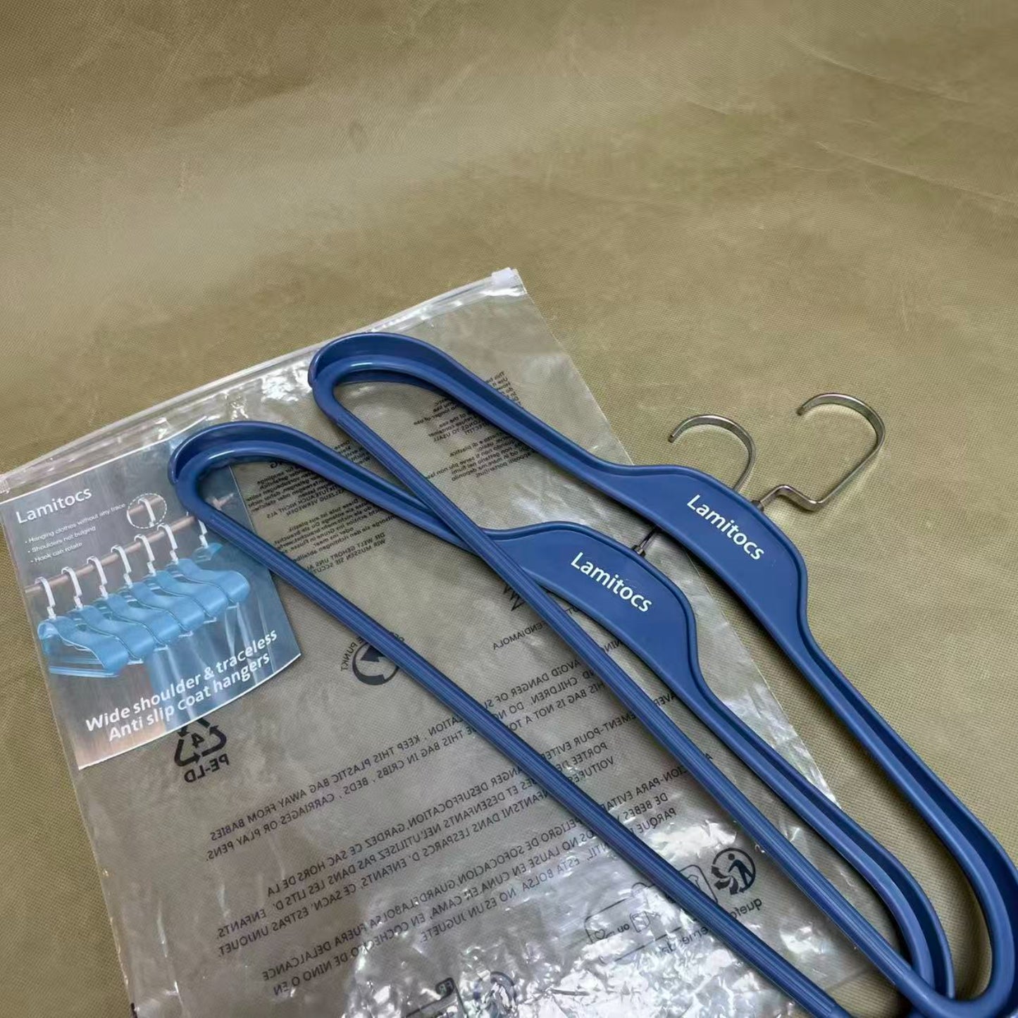 Lamitocs  Coat hangers , Plastic Hangers, Space Saving, Non-Slip, Durable & Sturdy Hanger