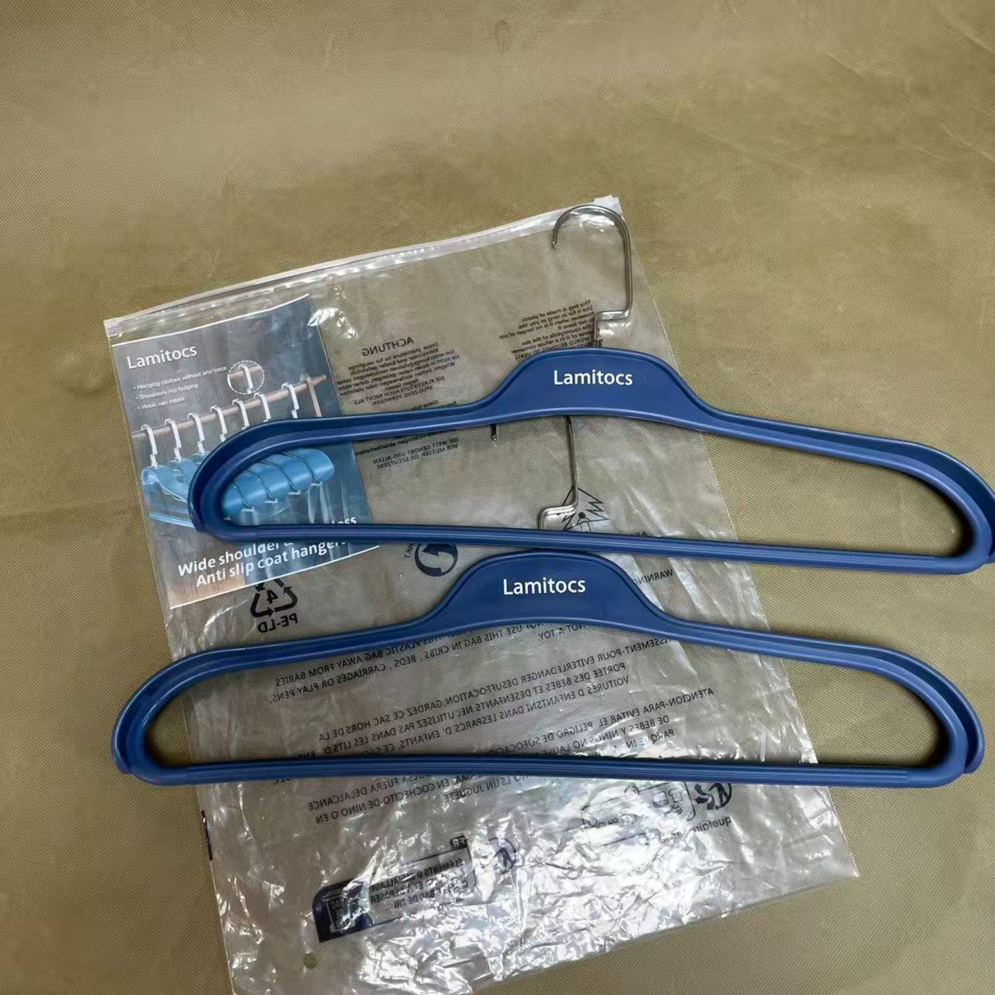 Lamitocs  Coat hangers , Plastic Hangers, Space Saving, Non-Slip, Durable & Sturdy Hanger
